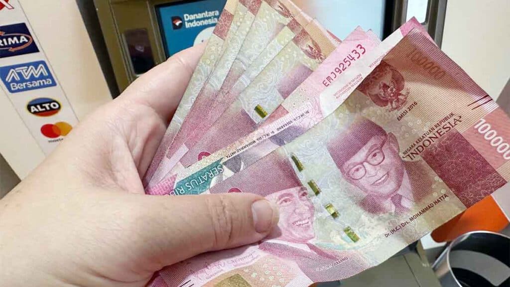 geld pinnen op bali bij de atm