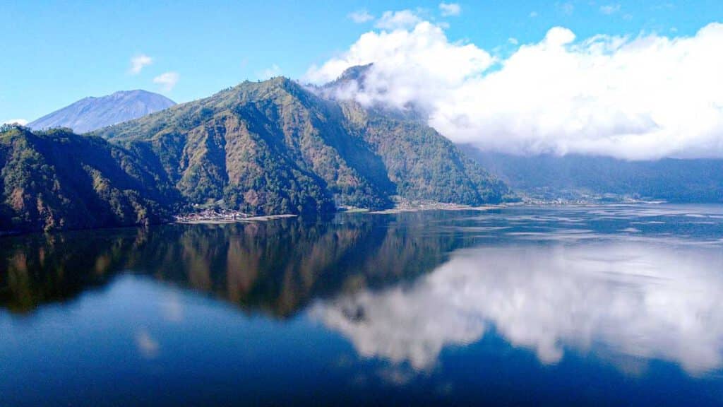 luchtfoto van lake batur