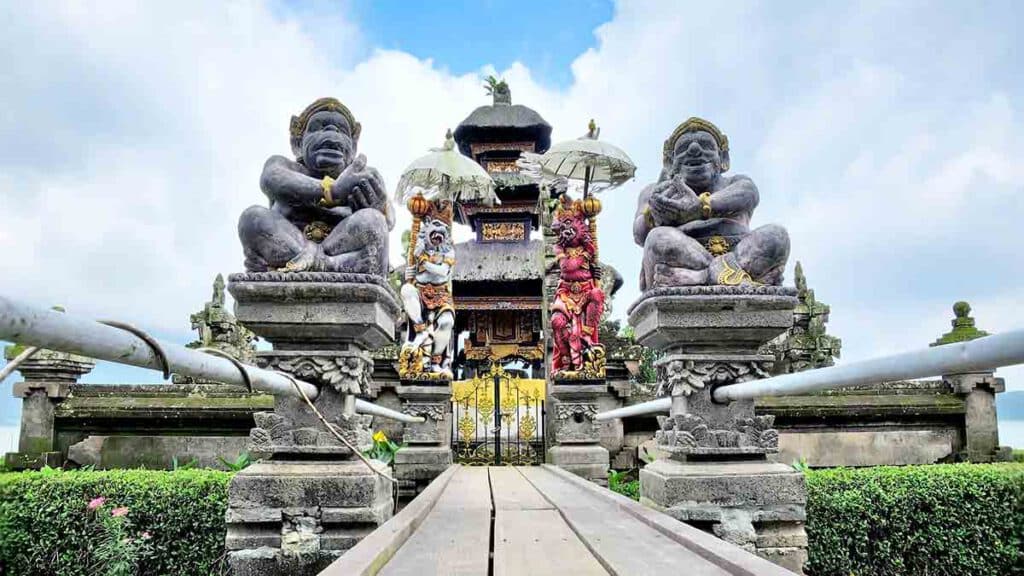 beelden bij ulun danu bratan 