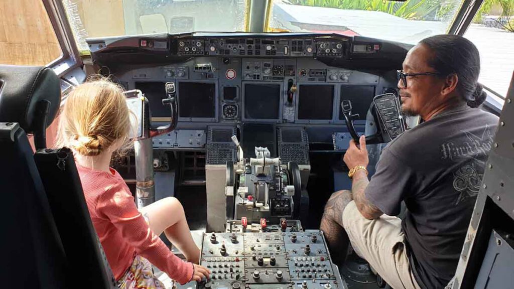 in de cockpit tijdens een rondreis door bali van 3 weken