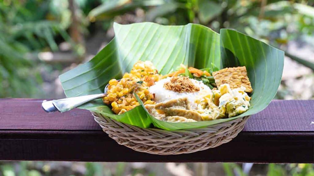 lunch bij de koffie op bali