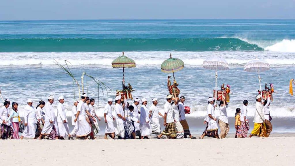 melasti ceremonie kuta