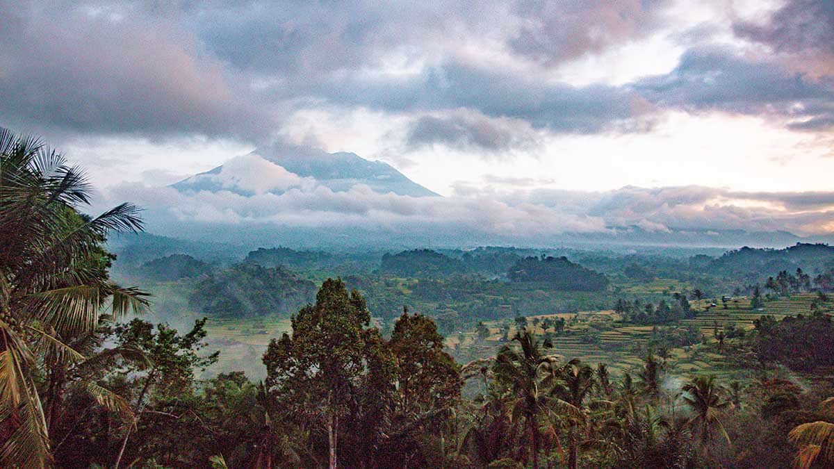 uitzicht over de agung vulkaan