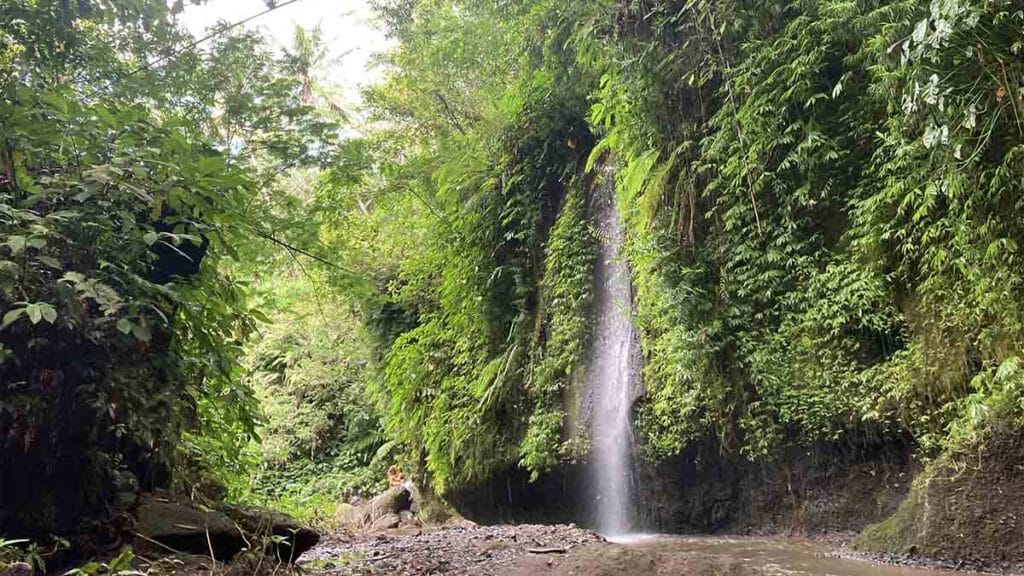 waterval in de kloof van tukad cepung