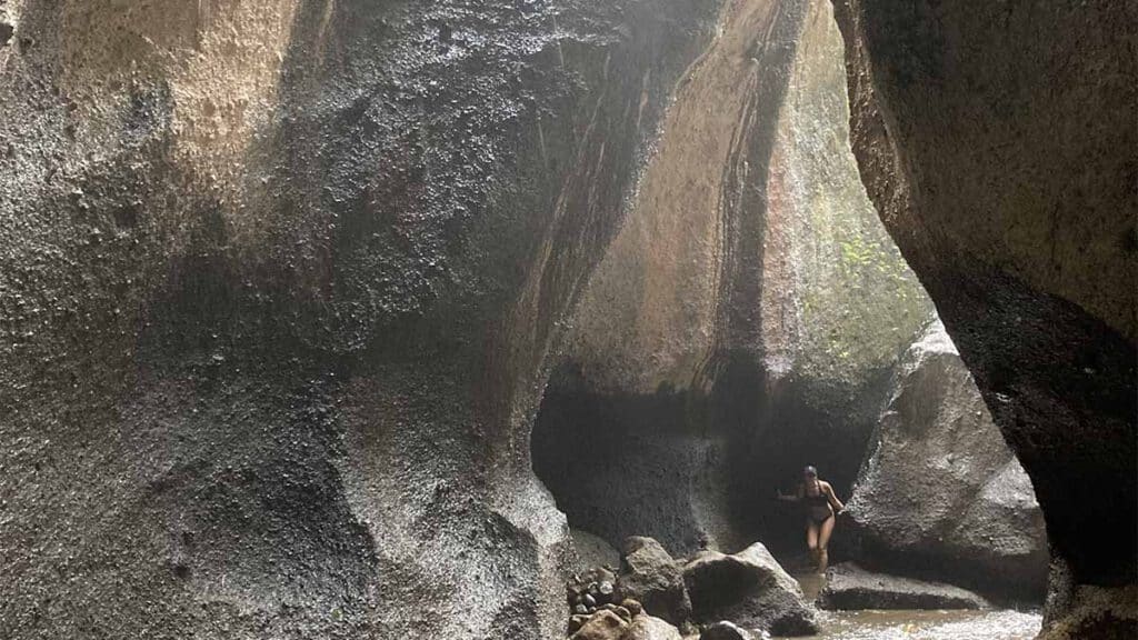 kloof naar de tukad cepung waterrval