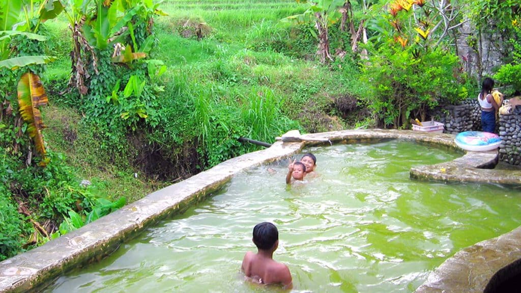 belulang hotspring van tabanan