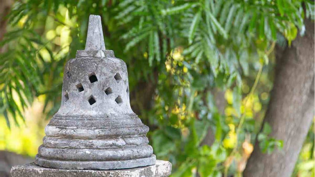 stupa in brahmavihara-arama