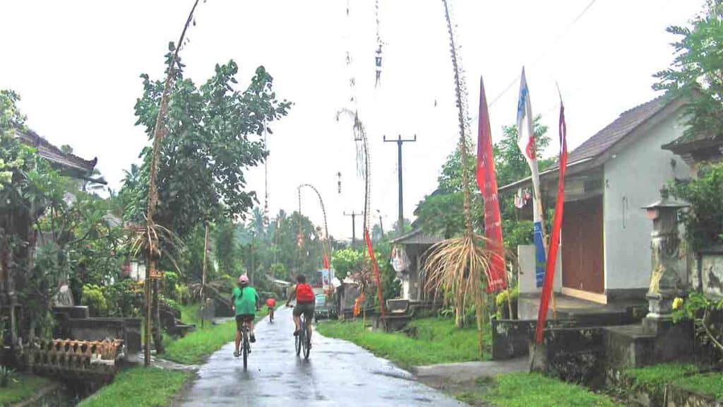 fietsen vanaf de batur vulkaan