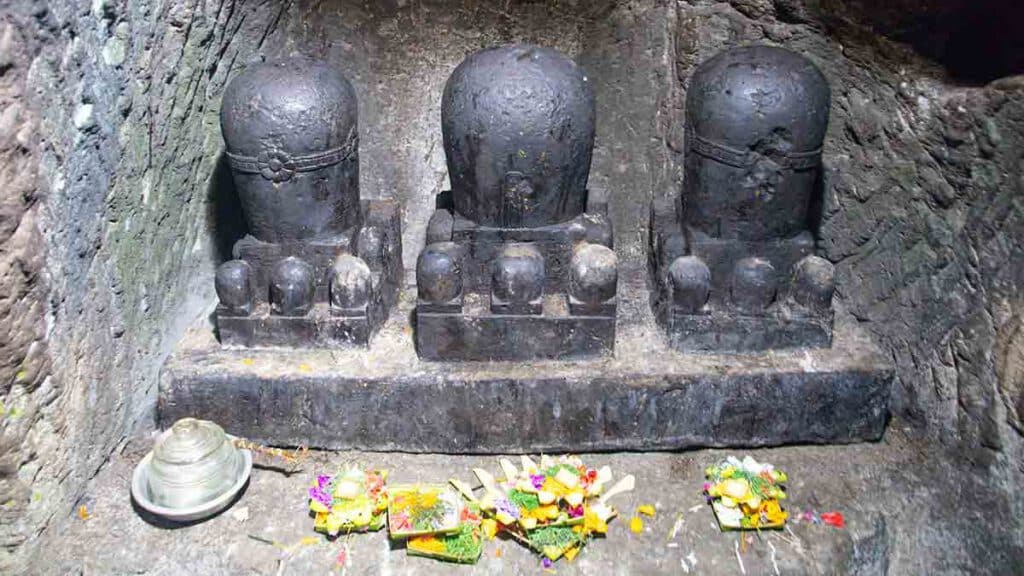 beelden in de grot goa gajah