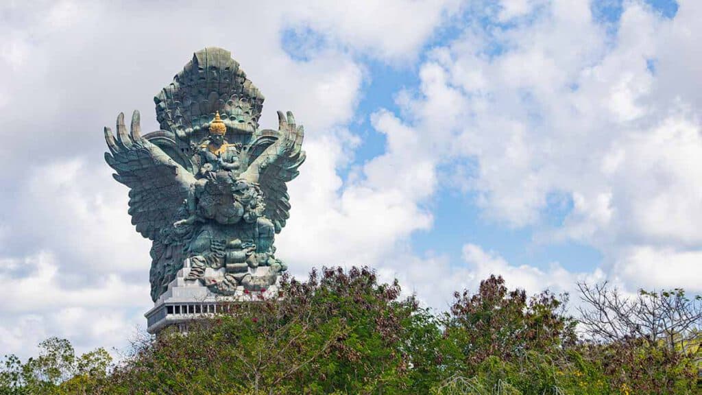 standbeeld wisnu garuda bali
