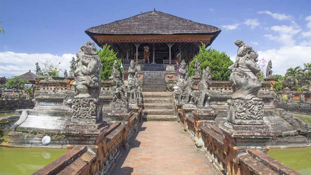 paviljoen in the palace of justice klungkung