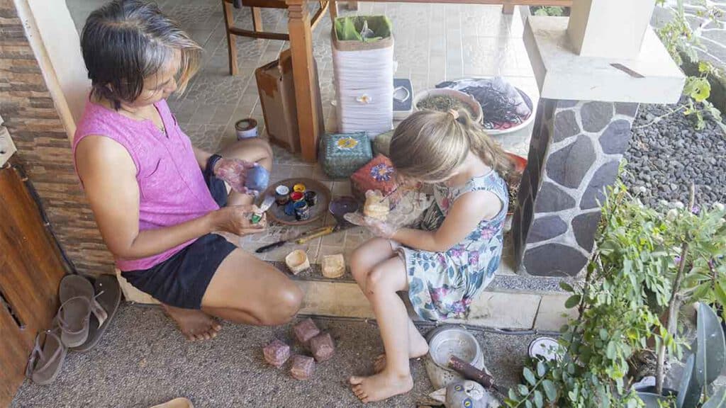 handwerk bij lovina met kinderen