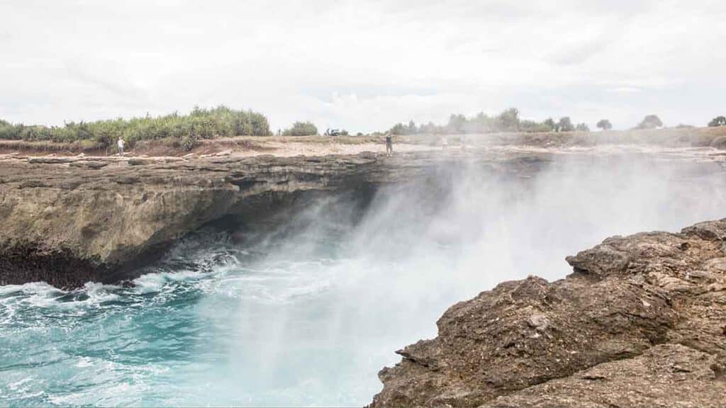 devil tear nusa lembongan