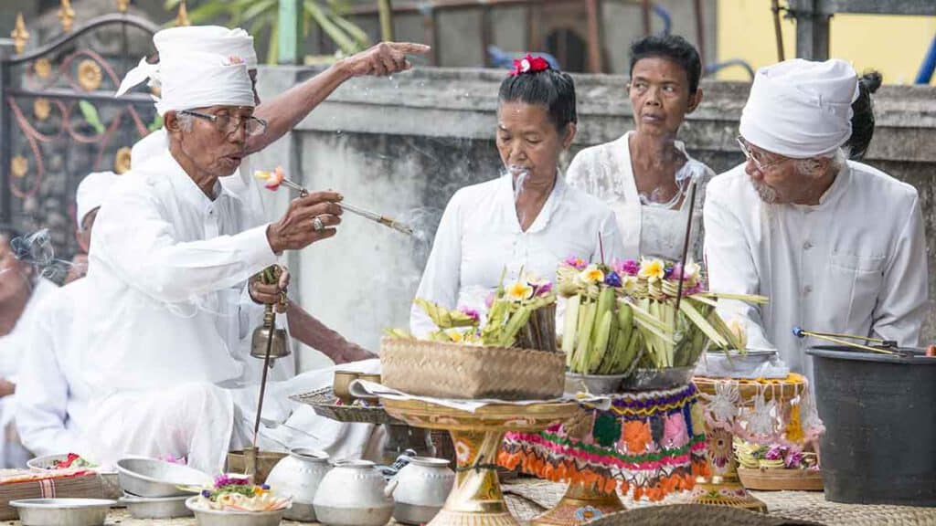 ceremonie op nusa lembongan