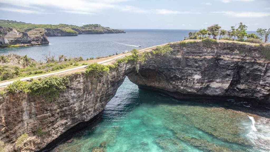 broken beach nusa penida