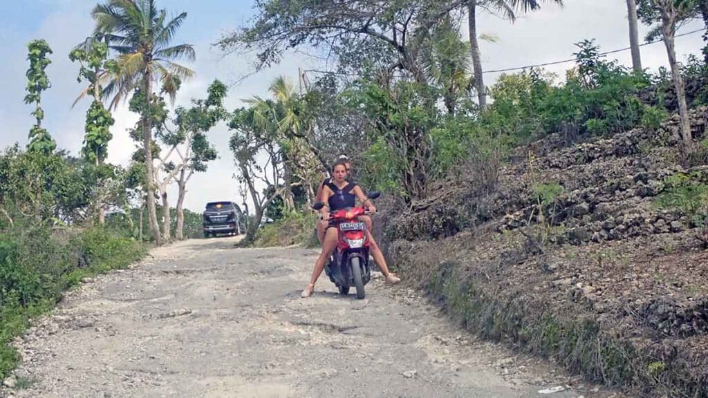 slechte wegen op nusa penida
