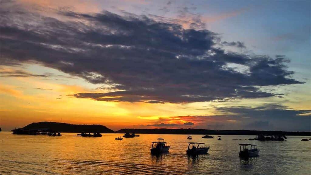 zonsondergang vanaf het strand