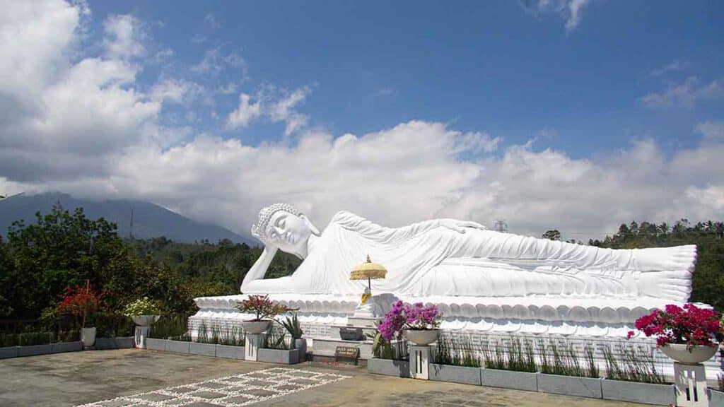 tempel met de liggende boeddha