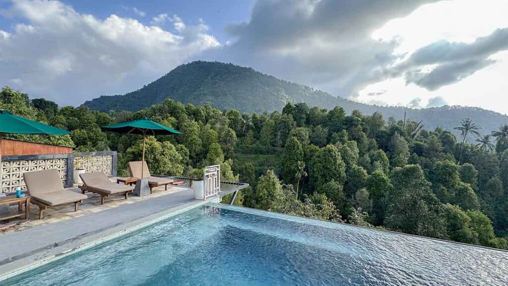 hotel met zwembad in sekumpul