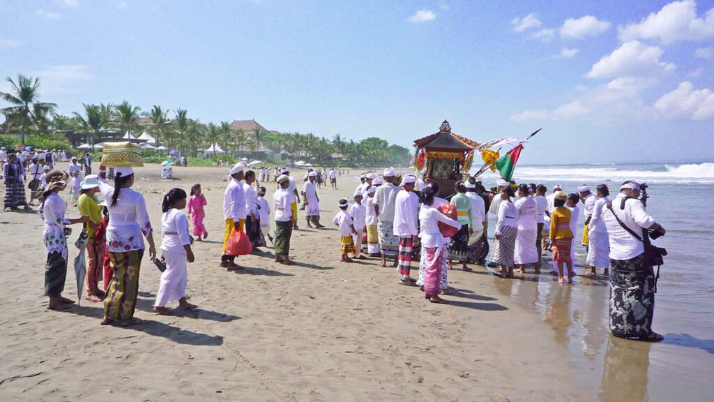 religieuze ceremonie in seminyak