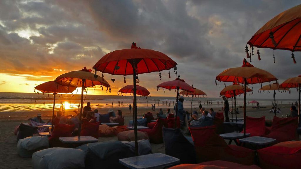 parasssols op seminyak beach