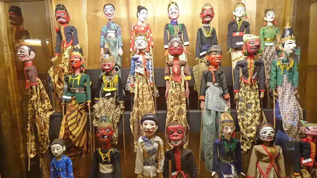 poppen in het Setia Darma House of Masks and Puppets