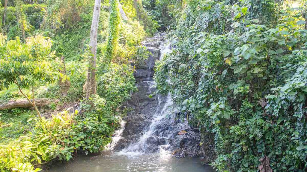 waterval bij yeh pulu